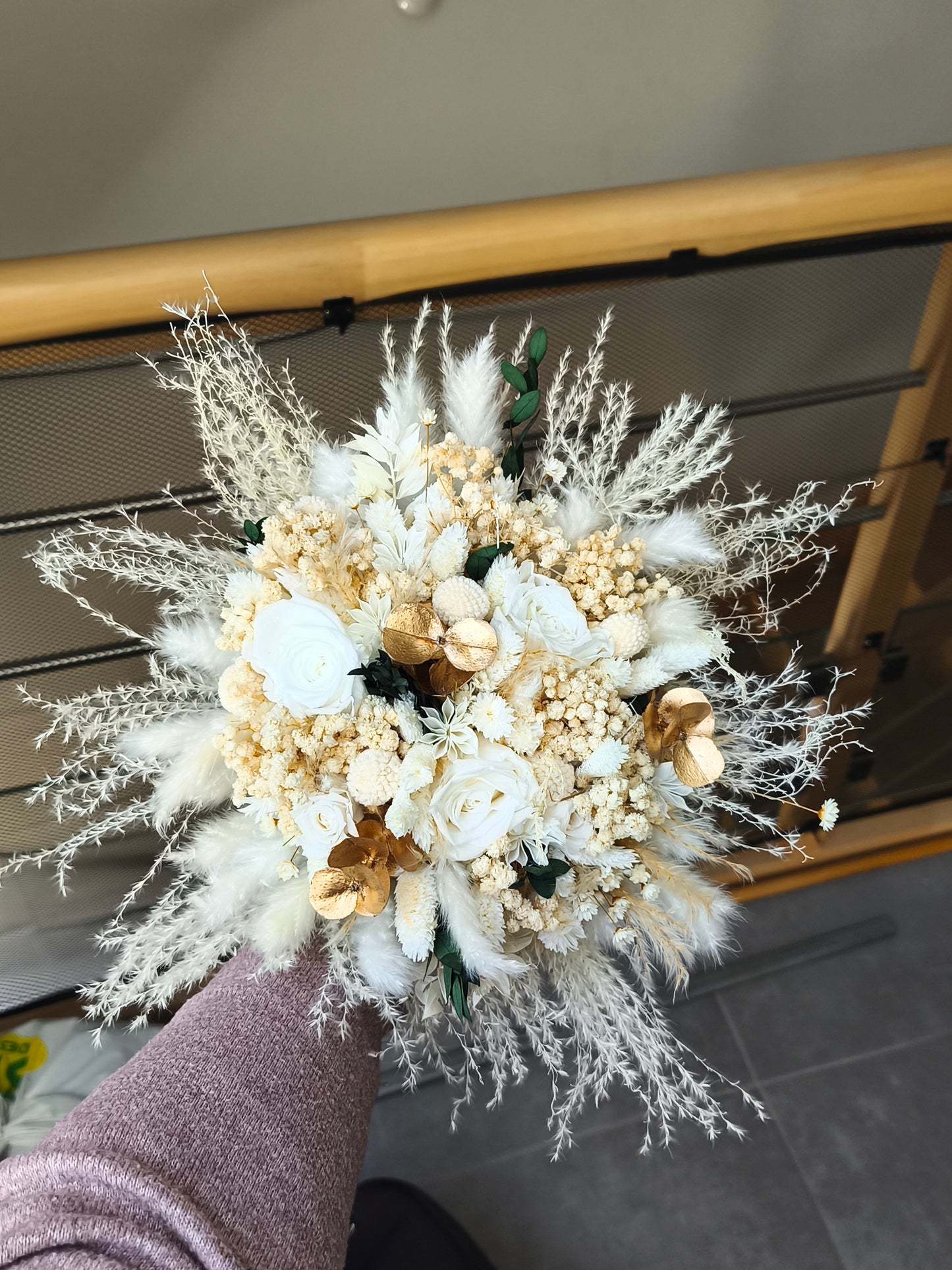 Bouquet de mariée en fleurs séchées & roses stabilisées