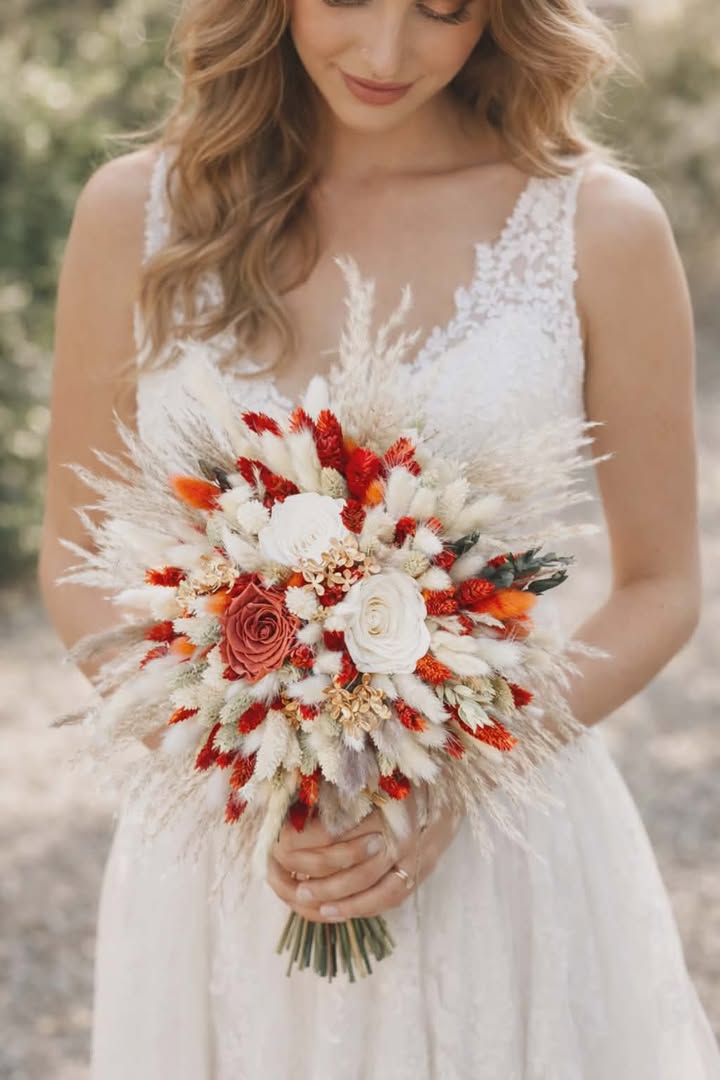 Bouquet de mariée en fleurs séchées & roses stabilisées