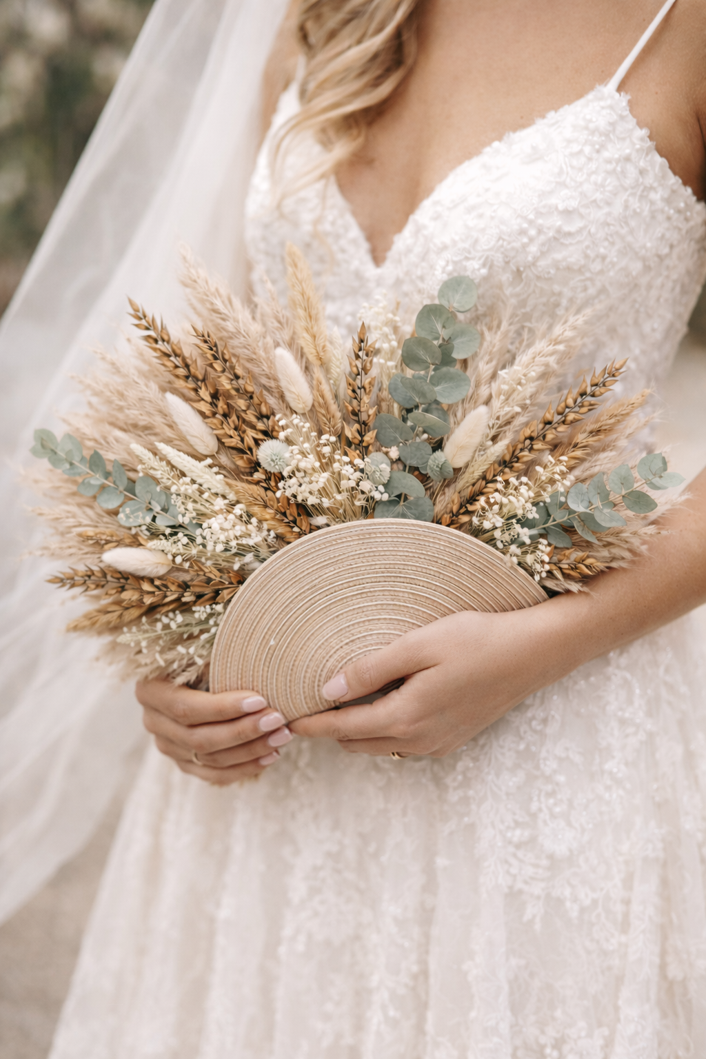 Éventail Fleuri Bohème – Bouquet de Mariée en Fleurs Séchées